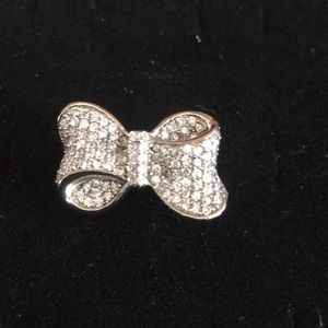 Sterling silver ring with pave’ bow detail